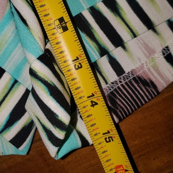 Jennifer Lopez aqua, white, green printed shorts Size 10 - Picture 7 of 10